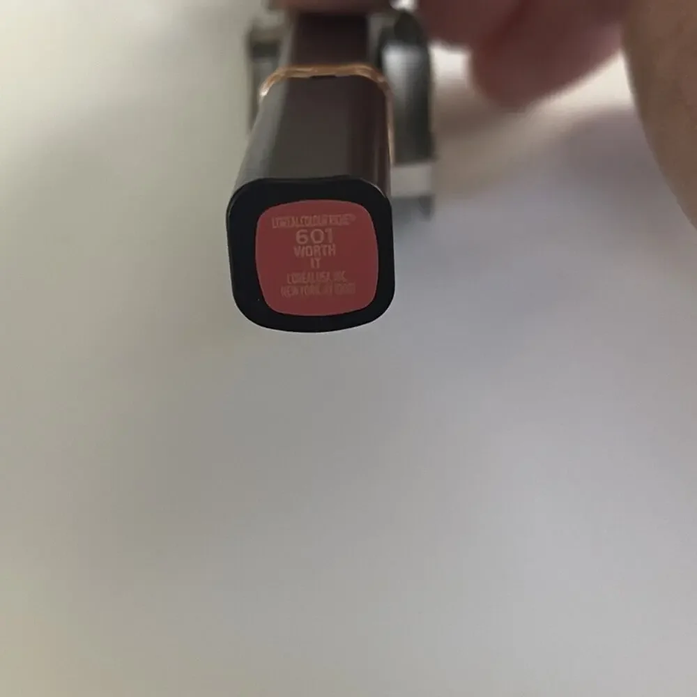 L'OREAL COLOUR RICHE LIPSTICK 601 WORTH IT NEW O.06 Makeup